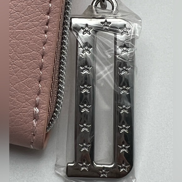 DiorPink Cosmetic Pouch“D” Star Zipper Charm, SkinGlow, Valentino Lipstick & EDP - Picture 7 of 17